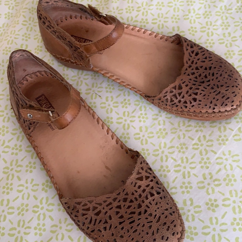 Pikolinos super comfortable leather sandals.